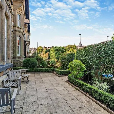 Garden Mews Centre 2 Bed Apartment