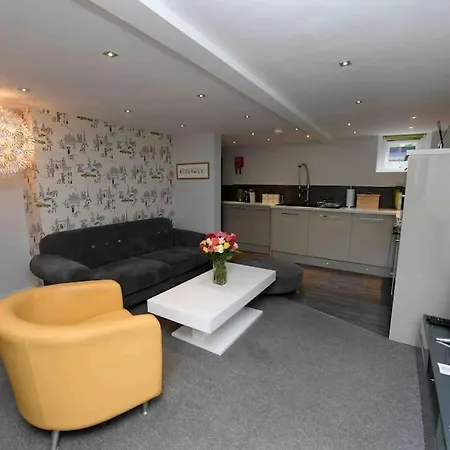 Garden Mews Centre 2 Bed